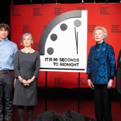 Το «Ρολόι της Αποκάλυψης» δείχνει 90 δευτερόλεπτα πριν τα μεσάνυχτα