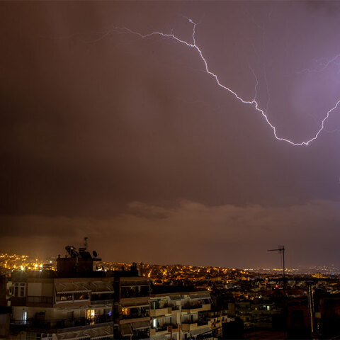Κεραυνός - νυχτερινή καταιγίδα
