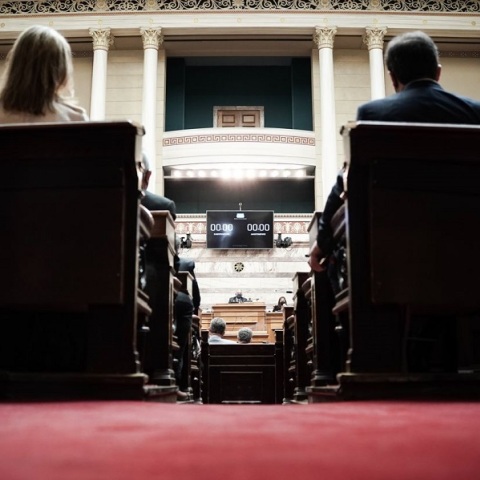 Παρακολουθήσεις: Κόντρα Ραγκούση - Πιερρακάκη για ένα μολυσμένο sms