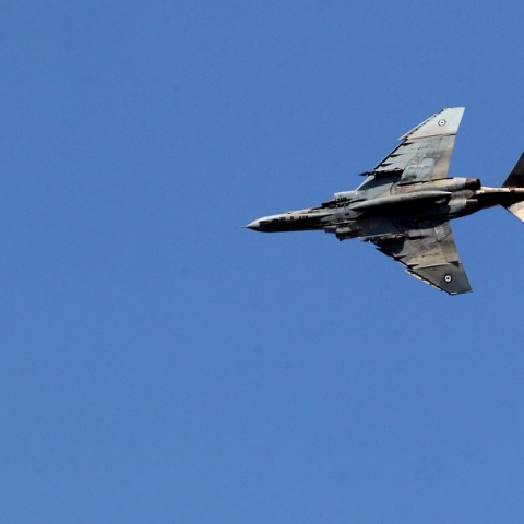 Μαχητικό αεροσκάφος κατέπεσε ανοιχτά της Ανδραβίδας - Έρευνα για τους πιλότους