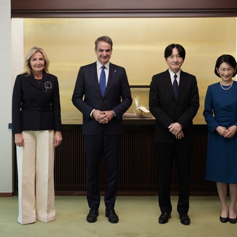 Το ζεύγος Μητσοτάκη με τον διάδοχο του θρόνου της Ιαπωνίας