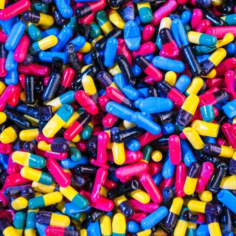 Politico - Ελλέιψεις φαρμάκων: Γιατί η Ευρώπη ξεμένει