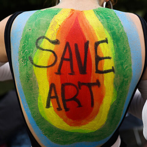 Παράσταση διαμαρτυρίας στο κέντρο της Αθήνας για την καλλιτεχνική εκπαίδευση