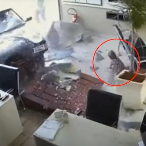 Βραζιλία: Μεθυσμένος οδηγός παρέσυρε 5χρονη και την πέταξε σε τζαμαρία