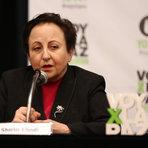 	Ιράν: Μη αναστρέψιμη η "επαναστατική διαδικασία" στη χώρα, σύμφωνα με την τιμηθείσα με Νόμπελ Σιρίν Εμπάντι