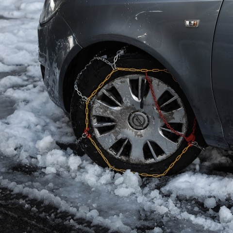 Κακοκαιρία Μπάρμπαρα: Απαγόρευση κυκλοφορίας βαρέων οχημάτων - Υποχρεωτικές οι αλυσίδες στην Αττική