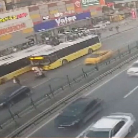 Κωνσταντινούπολη: Λεωφορείο έπεσε πάνω σε πλήθος - Δύο νεκροί