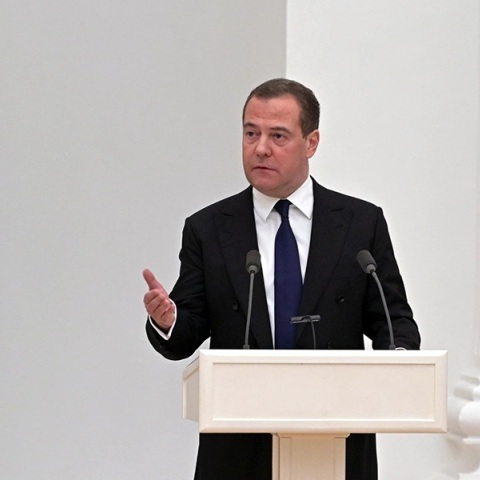 Μεντβέντεφ: Όλη η Ουκρανία θα καεί αν πάρει περισσότερα οπλικά συστήματα