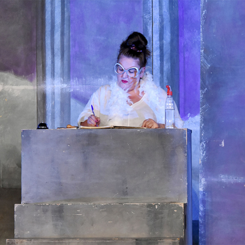 Η Σοφία Βογιατζάκη επί σκηνής