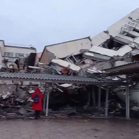 Νοσοκομείο στην Τουρκία, στην πόλη Ισκεντερούν, έχει καταρρεύσει μετά τον σεισμό