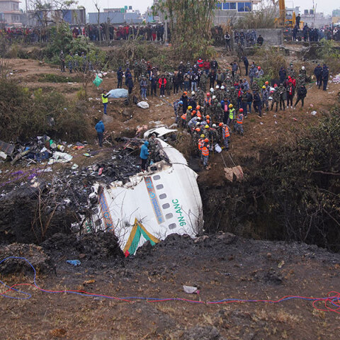 Συντρίμμια από το αεροσκάφος που συνετρίβη στο Νεπάλ