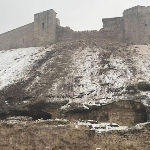 Ζημιές στην Ακρόπολη στο Χαλέπι μετά τον ισχυρό σεισμό στην Τουρκία που έπληξε και τη Συρία