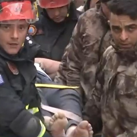 Σεισμός στην Τουρκία: Η ΕΜΑΚ διέσωσε ένα 6χρονο κοριτσάκι κι έναν 50χρονο από τα χαλάσματα στην πόλη Χατάι