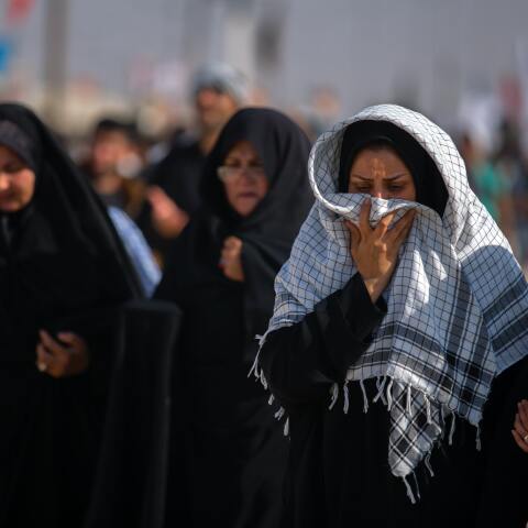 Γυναίκες με μαντίλα στο Ιράν