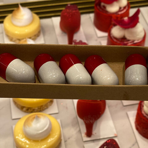 Σοκολατένια χαπάκια του έρωτα για τον Άγιο Βαλεντίνο σε ζαχαροπλαστείο στη Θεσσαλονίκη