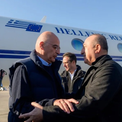 Στέιτ Ντιπάρτμεντ - Σεισμός στην Τουρκία: Συγκινητική η εικόνα Δένδια - Τσαβούσογλου