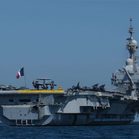 Το γαλλικό αεροπλανοφόρο « Charles-De-Gaulle » επισκέπτεται την Ελλάδα ,αγκυροβόλησε χθες στον κόλπο του Φαλήρου/ ΦΩΤΟΓΡΑΦΙΑ ΑΡΧΕΙΟΥ' ΓΑΛΛΙΚΗ ΠΡΕΣΒΕΙΑ