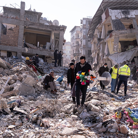 Κτίρια ισοπεδώθηκαν από τον φονικό σεισμό των 7,8 Ρίχτερ στην Τουρκία και τη Συρία