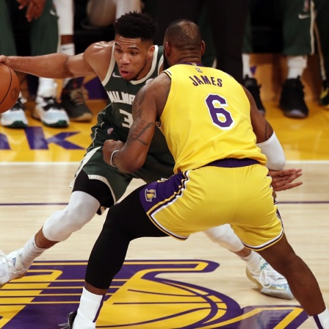 Γιάννης Αντετοκούνμπο για ΛεΜπρον Τζέιμς: «Είμαι ο μεγαλύτερος θαυμαστής σου»