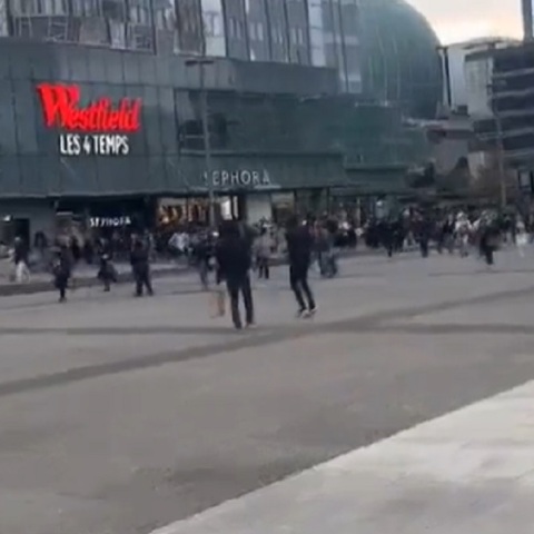 Γαλλία: Αστυνομική επιχείρηση στη συνοικία Λα Ντεφάνς του Παρισιού