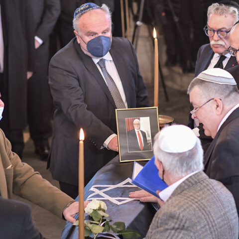 Σε βαρύ κλίμα η κηδεία του Μωυσή Ελισάφ στα Ιωάννινα