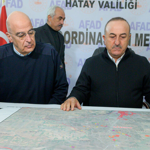 Ο σεισμός στην Τουρκία έφερε πιο κοντά Δένδια και Τσαβούσογλου