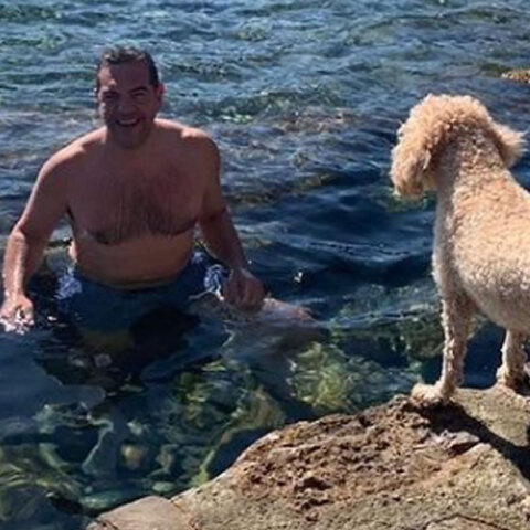 Ο Αλέξης Τσίπρας σε χειμερινή βουτιά