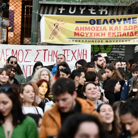 [359433] ΣΥΝΑΥΛΙΑ ΑΛΛΗΛΕΓΓΥΗΣ ΣΤΟΝ ΣΥΝΕΧΙΖΟΜΕΝΟ ΑΓΩΝΑ ΤΩΝ ΚΑΛΛΙΤΕΧΝΩΝ ΓΙΑ ΤΗΝ ΚΑΤΑΡΓΗΣΗ ΤΟΥ Π.Δ. 85 (ΤΑΤΙΑΝΑ ΜΠΟΛΑΡΗ/EUROKINISSI)