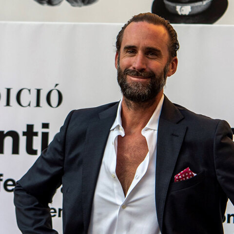 O Τζόζεφ Φάινς ανεβαίνει στο θεατρικό σανίδι