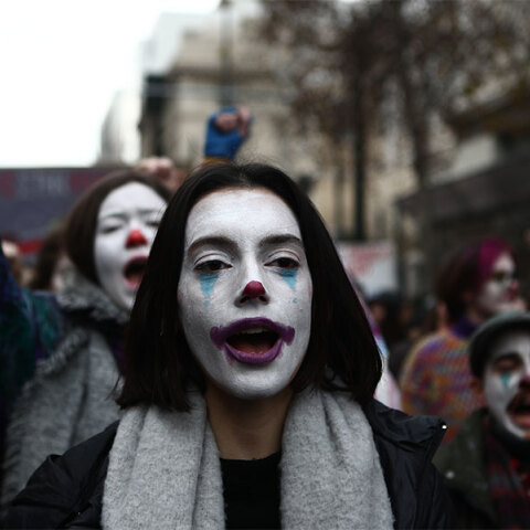 Στιγμιότυπο από τη διαμαρτυρία καλλιτεχνών στο κέντρο της Αθήνας