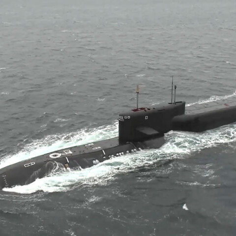 To ρωσικό πυρηνικό υποβρύχιο «Tula» κατά τη διάρκεια στρατιωτικής άσκησης