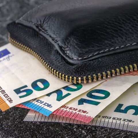 Κοντά στα 800 ευρώ πλησιάζει ο κατώτατος μισθός με τη σχεδιαζόμενη αύξηση την 1η Απριλίου