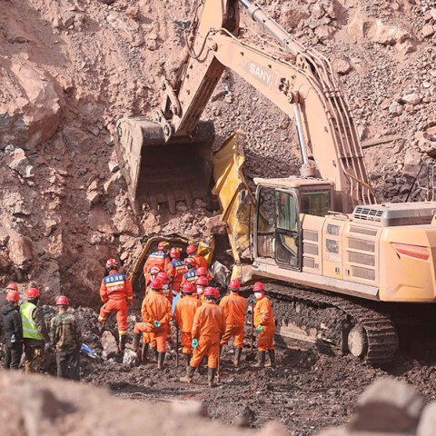 Διασώστες στην Κίνα αναζητούν επιζώντες σε ορυχείο άνθρακα που κατέρρευσε