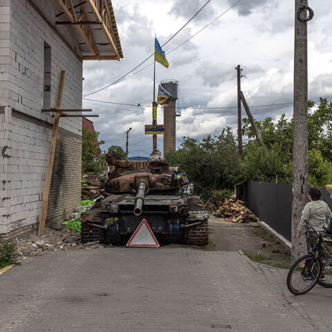 Κατεστραμμένο ουκρανικό τανκ στον οικισμό Χοστομέλ (περιφέρεια Κιέβου)