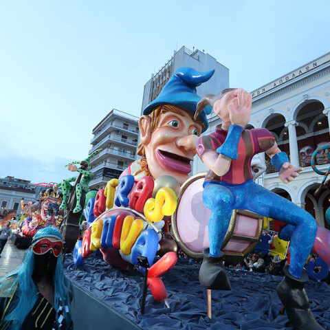 Το Πατρινό Καρναβάλι επέστρεψε δυναμικά στο κέντρο της Πάτρας