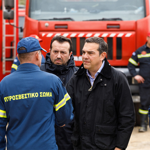 Ο Αλέξης Τσίπρας στον τόπο του σιδηροδρομικού δυστυχήματος στα Τέμπη