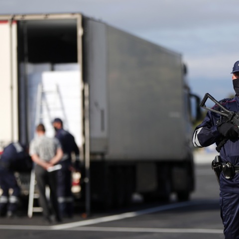 Γαλλία: Περισσότεροι από 2 τόνοι κοκαΐνης, αξίας 150 εκατ. ευρώ, ξεβράστηκαν σε παραλίες της βόρειας Γαλλίας	