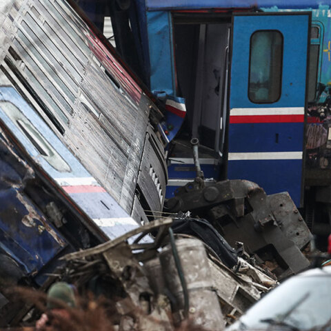 Καταστροφή μετά τη φονική σύγκρουση τρένων στα Τέμπη