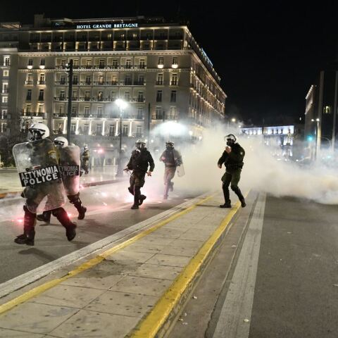 Επεισόδια στο Σύνταγμα @Τατιάνα Μπόλαρη/ Eurokinissi