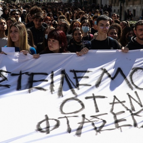 Τέμπη: Προς τα γραφεία της Hellenic Train κατευθύνεται η πορεία των μαθητών και των φοιτητών