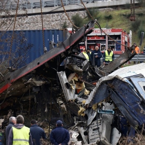 Τέμπη: Προσαγωγές δημοσιογράφων μετά από μήνυση δικηγόρου που εκπροσωπεί οικογένειες των θυμάτων