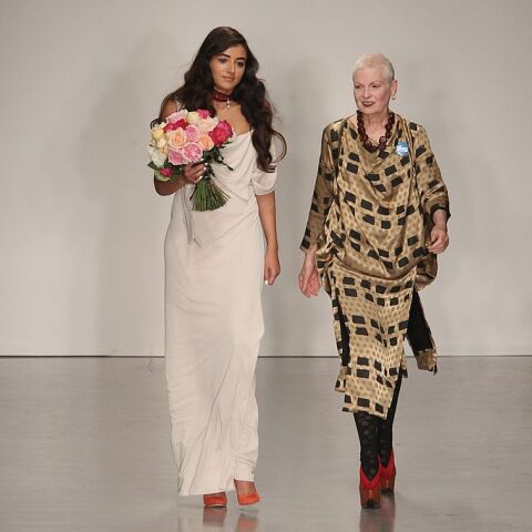 Η εγγονή της Vivienne Westwood περπάτησε στην πασαρέλα και τίμησε τη θρυλική γιαγιά της