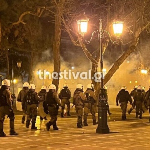 Τέμπη: Επεισόδια στη Θεσσαλονίκη στην πορεία για το δυστύχημα