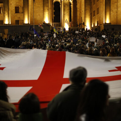 Γεωργία: Νέα επεισόδια ανάμεσα σε αστυνομικούς και διαδηλωτές στην πρωτεύουσα με αφορμή το νομοσχέδιο περί "ξένων πρακτόρων", συνελήφθησαν 66 διαδηλωτές και 50 αστυνομικοί φέρεται να τραυματίστηκαν-- Καταδικάζει το νομοσχέδιο η ΕΕ	