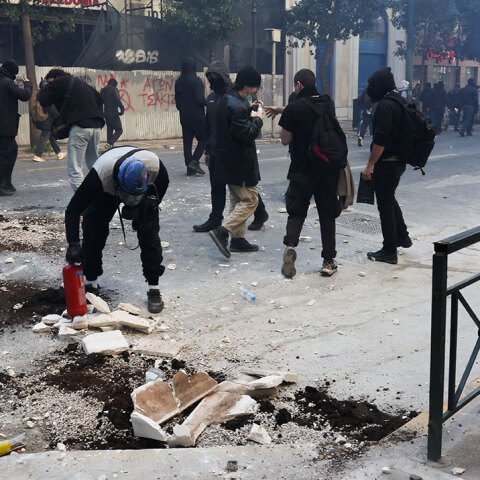 Ζημιές στο Σύνταγμα κατά τη διάρκεια των επεισοδίων