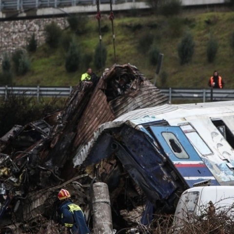 Σύγκρουση τρένων στα Τέμπη - Συντρίμμια μετά την πολύνεκρη τραγωδία