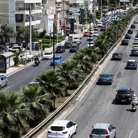 Λεωφόρος Βουλιαγμένης: Καραμπόλα με έξι αυτοκίνητα