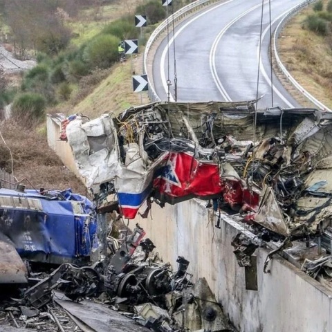 Τέμπη - ΕΕΤ: Διαγραφή των δανειακών υποχρεώσεων για τις οικογένειες των θυμάτων