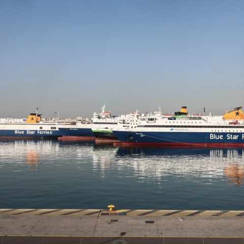 Δεμένα πλοία στο λιμάνι του Πειραιά