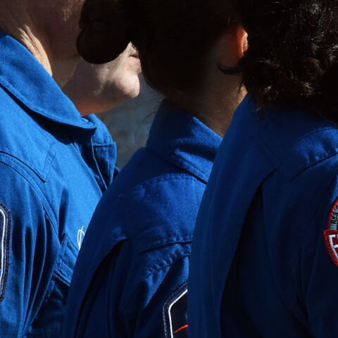 H NASA παρουσίασε τις νέες σεληνιακές της στολές (βίντεο)